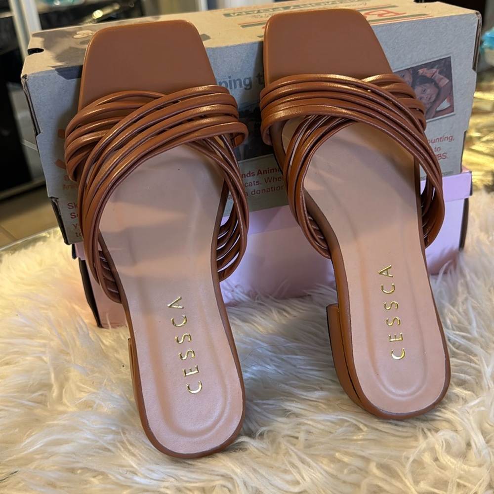 LOW HEEL SLIPPERS SIZE 6 NEW NEVER WORN